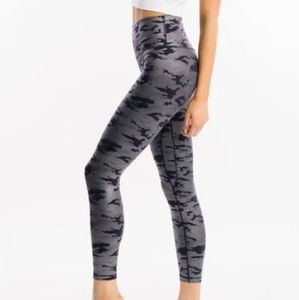 Zyia Silver Camo Supreme Hi-rise 7/8 size 8-10 EUC